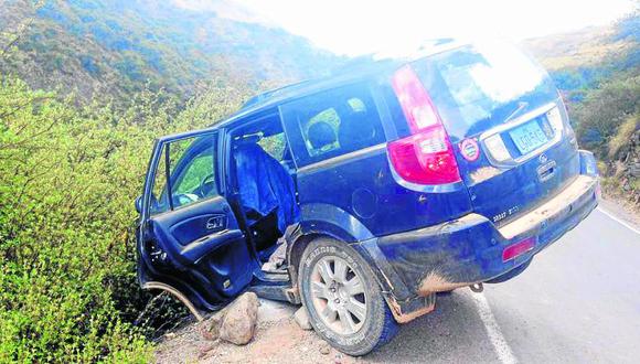 Exalcalde de Chilca sufre accidente de tránsito y queda al borde de abismo de 500 mt.