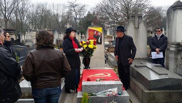 Francia: colocan símbolos senderistas sobre tumba de César Vallejo