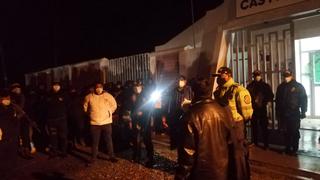 Huancavelica: Tras muerte de anciano por COVID-19, vecinos toman como rehenes a tres trabajadores de centro de salud (FOTOS)
