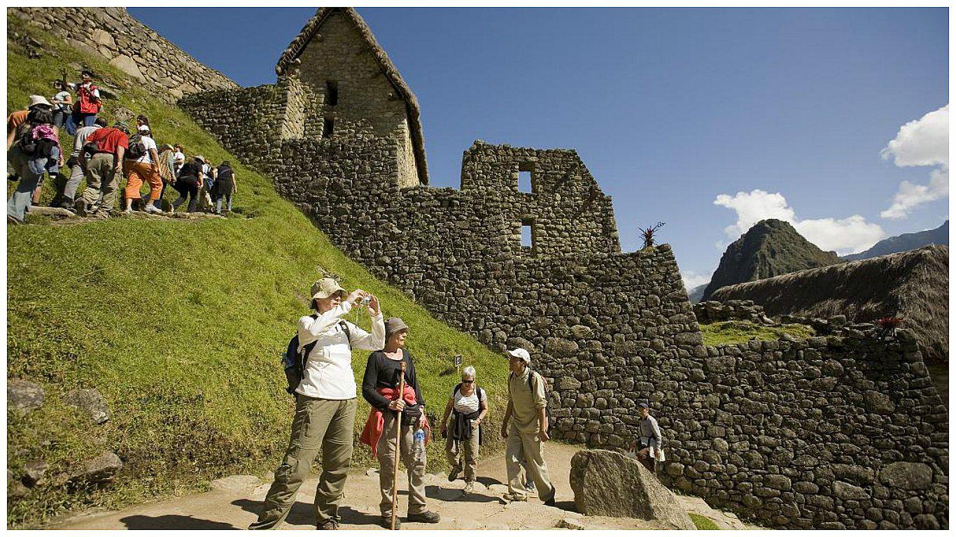 Turismo dio empleo a más de 390 mil personas en el 2016