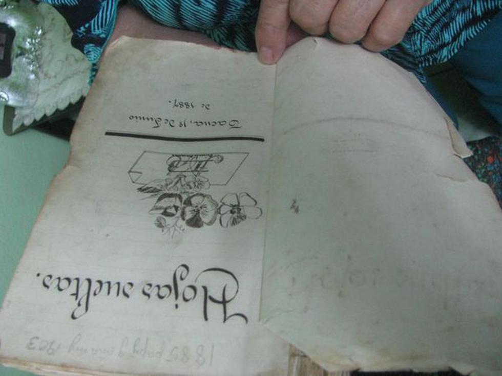 Dama tacneña rescata 111 poemas de 1887 