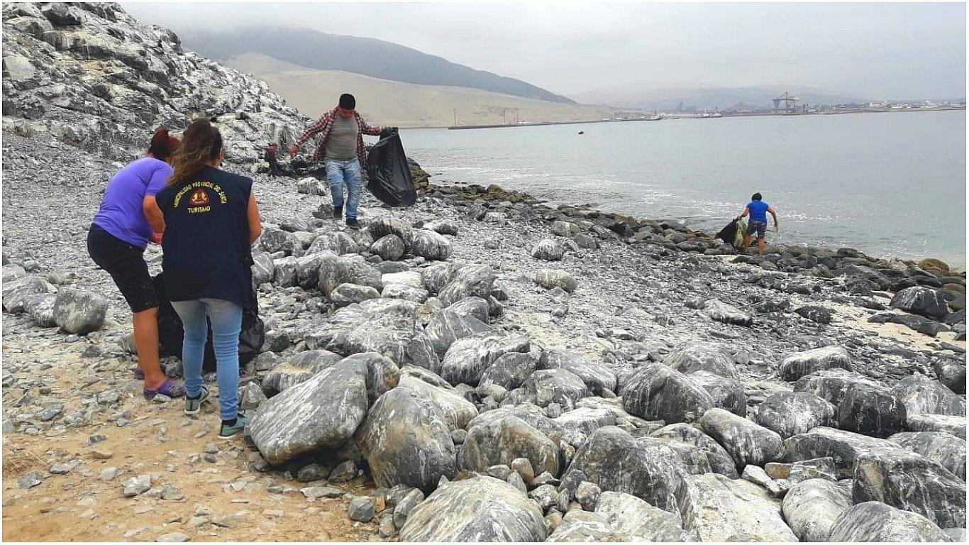 Realizan campaña de limpieza en playa Las Conchuelas de la Isla Blanca 