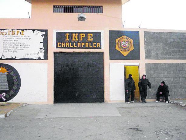 Challapalca: 20 Policías viven y trabajan en cuarto de 4x7 