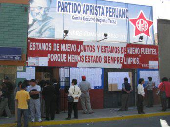 Militantes del APRA eligen a
 candidatos para elecciones