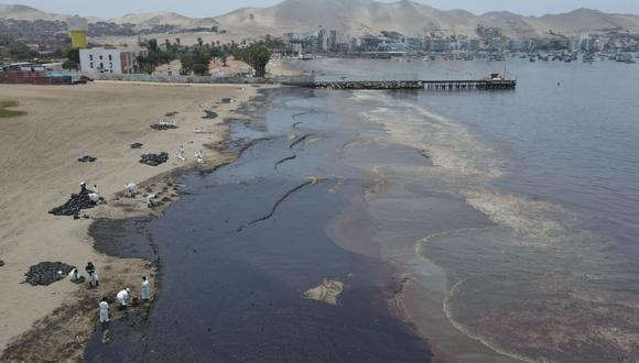 El 15 de enero se produjo un derrame de petróleo frente al mar de Ventanilla provocando la muerte de animales y afectando la economía de los residentes. Foto: GEC