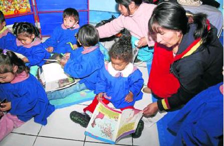 Donan historietas para 16 colegios