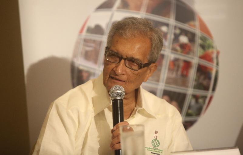 Nobel de Economía: "No existen países capitalistas ni socialistas"