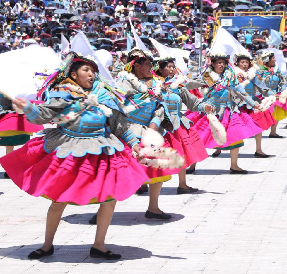 Candelaria: Vistosos trajes en parada folklórica (FOTOS)