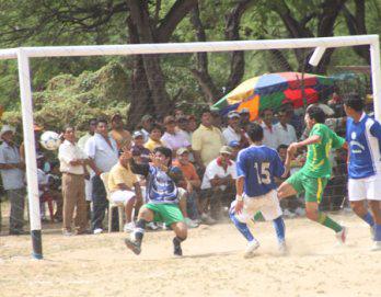 UNT dio cátedra a John Kennedy