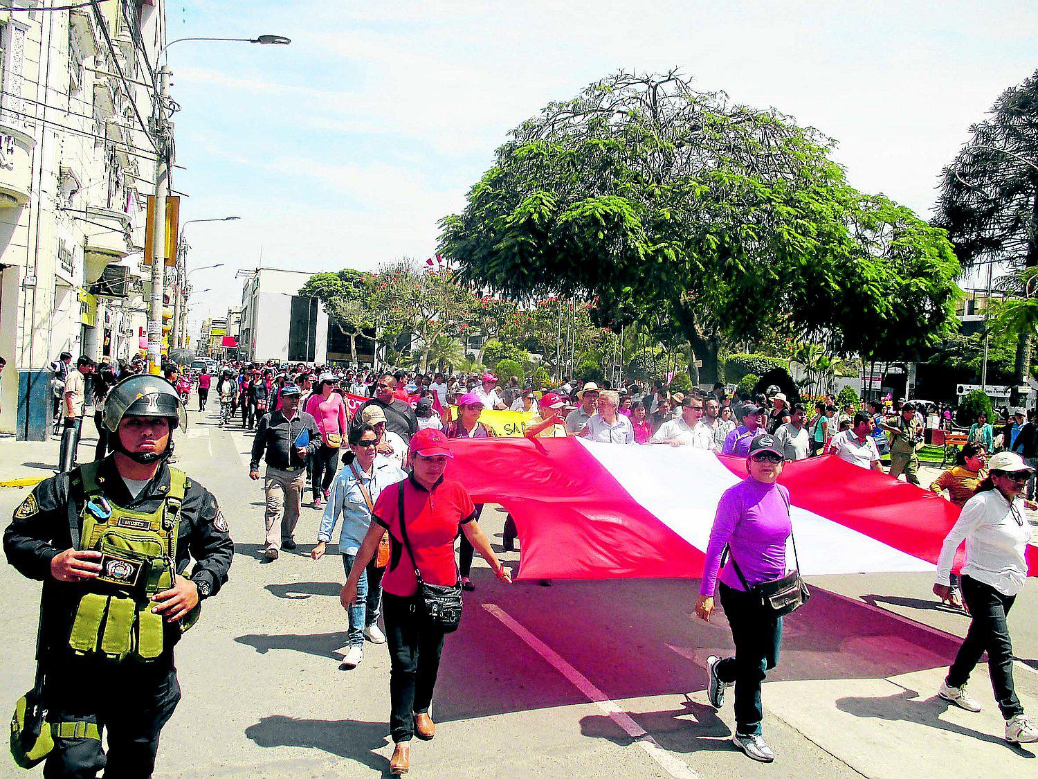 Lambayeque: Más de 10,000 docentes en huelga cobran sin descuentos