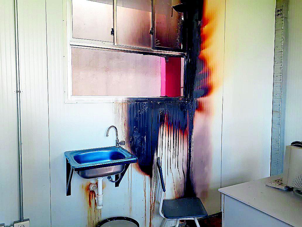 Desconocidos queman aulas de colegio Alfonso Ugarte del anexo de Huari