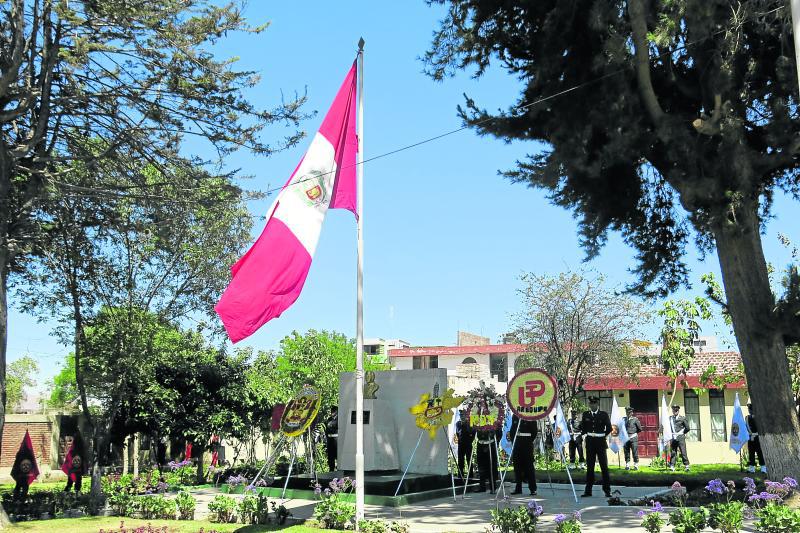 Recuerdan acto heroico de capitán PNP Alipio Ponce durante conflicto con Ecuador