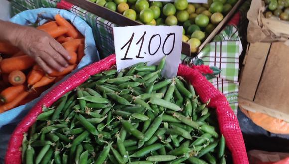 Arvejas se incrementaron a 11 soles el kilo en la feria Chacra a la Olla, en mercaditos y tiendas cuesta mucho más. (Foto: GEC)