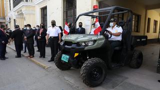 Policía de Turismo entregó dos vehículos areneros para patrullaje en Huacachina