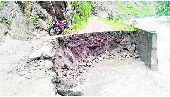 Río en Jauja se lleva plataforma y en Chanchamayo amenazan desbordes