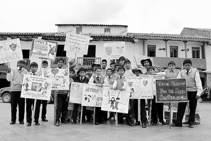Escolares dicen no a la violencia en Cusco