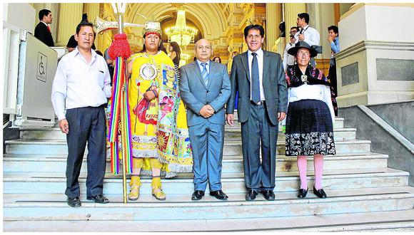 Inca y su 'coya' visitan a premier exigiendo presupuesto 