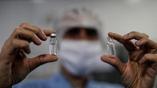 Perú participará en ensayos de vacuna contra la COVID-19 de Oxford, confirmó embajada británica