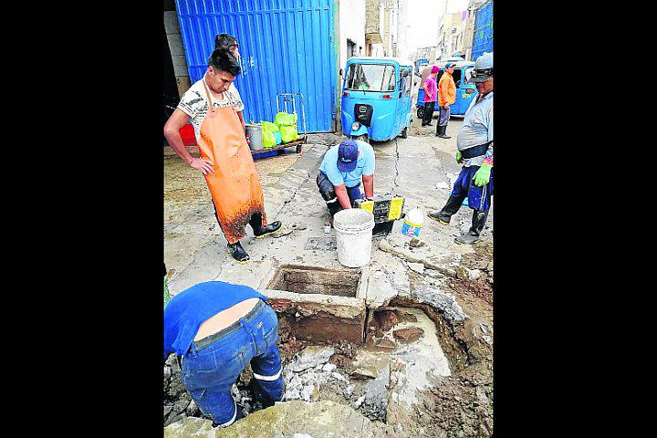 Emapica clausura seis conexiones clandestinas agua en avícolas del cercado