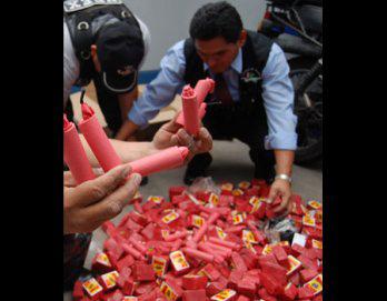 Confiscan cohetes peligrosos