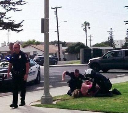 EEUU: Revelan imágenes de brutal arresto policial a mujer (VIDEO)