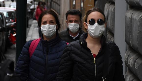 ROME, ITALY - MARCH 2: People wearing medical face masks are seen in the streets of Rome as the death toll from an outbreak of coronavirus, officially known as COVID-19 climbs to 52 in Italy on March 2, 2020. (Photo by Baris Seckin/Anadolu Agency via Getty Images)