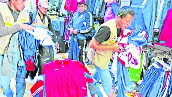 Policía decomisa ropa bamba valorizada en más de 12 mil soles 