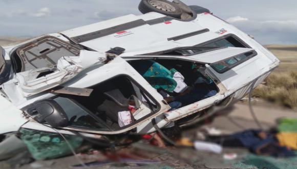 Puno: Violento choque frontal entre camión y miniván repleta de pasajeros deja al menos nueve personas fallecidos y ocho heridos en vía Juliaca - Arequipa. (Foto PNP)