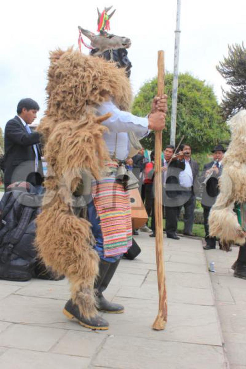 Residentes acobambinos despiden el año con chicha y zapateo