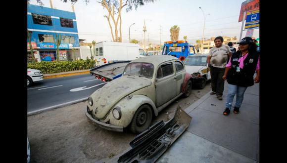 Municipalidad de Los Olivos retiró vehículos abandonados en vía pública
