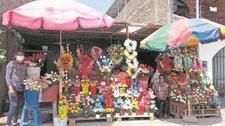 Vendedores de flores piden ayuda por las bajas ventas en Piura