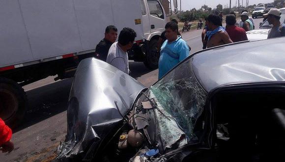 La Libertad: Choque entre auto y camión deja dos heridos 