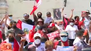 Alberto Fujimori: simpatizantes celebran en exteriores del TC tras declararse fundado hábeas corpus que ordena su liberación (VIDEO)
