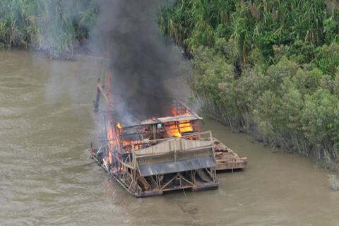 Ya son 75 las dragas destruidas en Madre de Dios