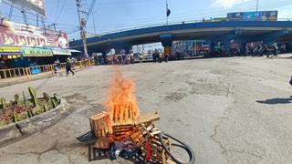 Arequipa: Tránsito restringido en avenida Andrés Avelino Cáceres por protesta de comerciantes (EN VIVO)