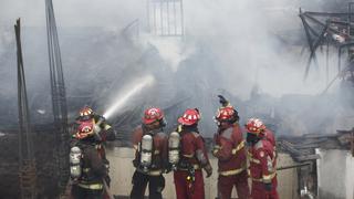 Reportan incendio en la Prolongación Lucanas, en La Victoria