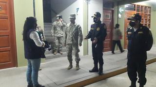Jefes de la Policía y el Ejército inspeccionan locales de votación