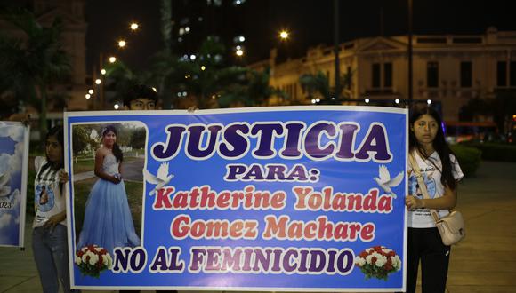 La familia de Katherine Gómez marchó este último sábado en el centro de Lima para exigir justicia por el caso y la pronta captura del feminicida Sergio Tarache Parra, quien lleva prófugo quince días. (Foto: César Bueno @photo.gec)