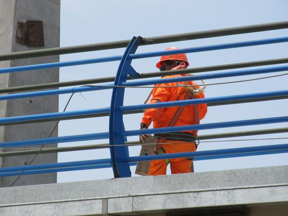 Puente de avenida Cusco sin rampas de acceso