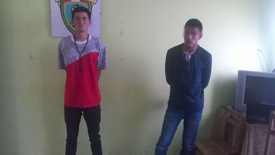 Hijo de policía y menor involucrados en robos a mano armada