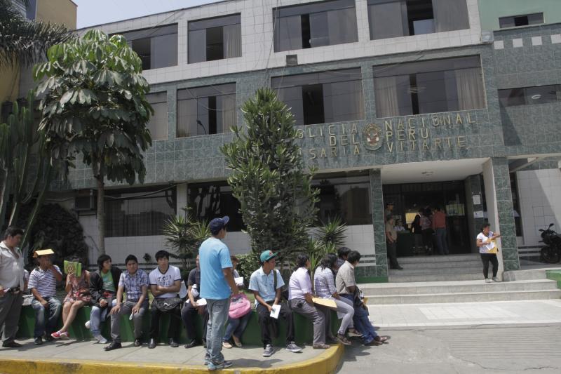 Policía se suicida dentro de comisaría de Ate