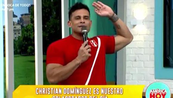 Christian Domínguez regresa a “América Hoy” y sorprende al lucirse con anillo de compromiso. (Foto: Captura de foto).