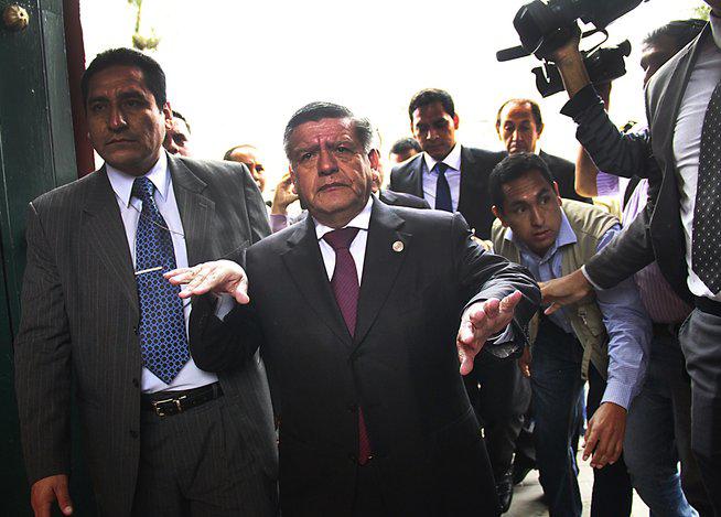 ¿Plata como cancha? Estas son todas las denuncias que pesan sobre César Acuña