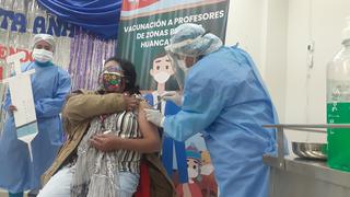 Comienzan con vacunación a docentes de zona rural de Huancavelica