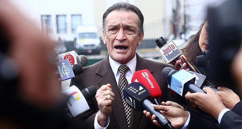 Héctor Becerril insiste en que adelanto de elecciones no se aprobó en Consejo de Ministros