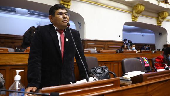 El legislador oficialista Fernando Herrera Mamani falleció este lunes 25 producto de un paro cardiorrespiratorio. (Foto: Congreso)