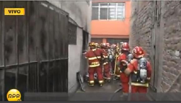 Barrios Altos: Se registró incendio en almacén de cables