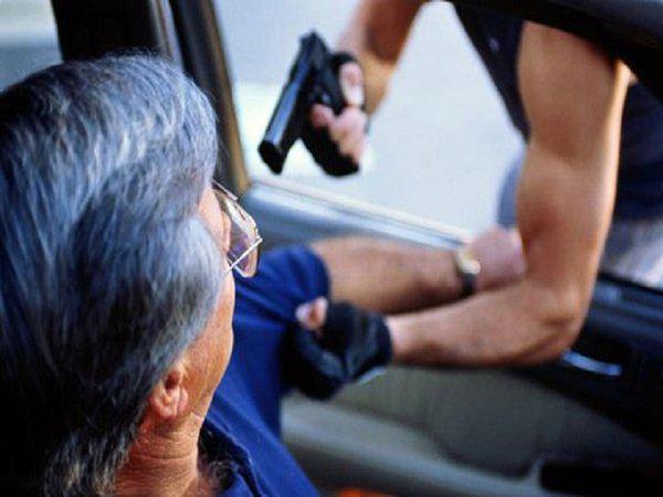 Piura: Banda armada comete dos asaltos al hilo, roba más de 50 mil y balea a un comerciante