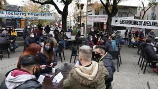 Argentina: Eliminan uso obligatorio de mascarillas al aire libre y elevan al 100% el aforo en determinados sectores