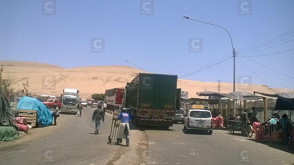Prohiben el ingreso de camiones pesados al mercado Grau